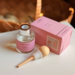 معطر مع عيدان زهري