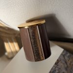 شمع بورسلان بالخط العربي (بني- الحجم الكبير)